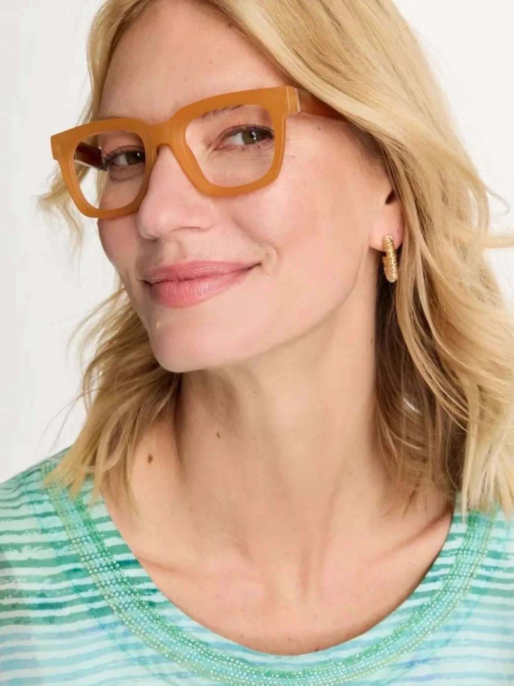 NWT “Chico's” Neutral Matte Square Readers. Glasses with cloth and case. +2